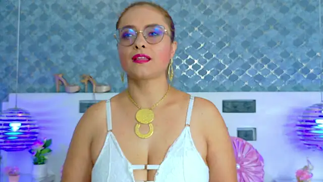 MarilynVega1 online show from 09/11/25, 08:53