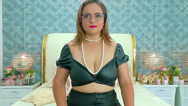 MarilynVega1 online show from 10/24/25, 08:16