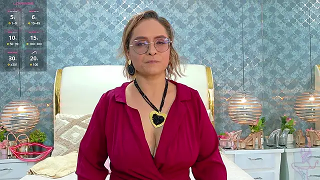 MarilynVega1 online show from 11/25/25, 09:04