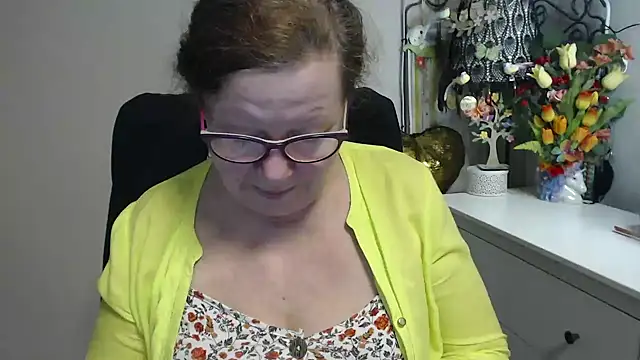 Adelewildx online show from 03/25/26, 04:51