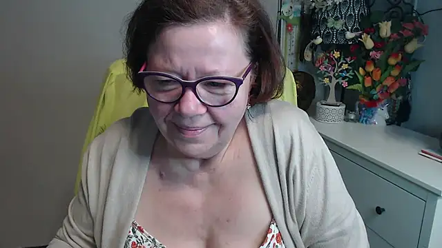 Snapshot of Adelewildx chatting on 04/29/26, 03:43 Adelewildx online show from 04/29/26, 03:43