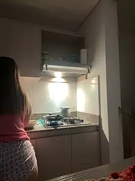 roxie gates  online show from 02/02/25, 06:58