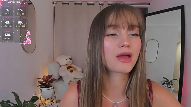 roxie gates  online show from 11/09/25, 01:04