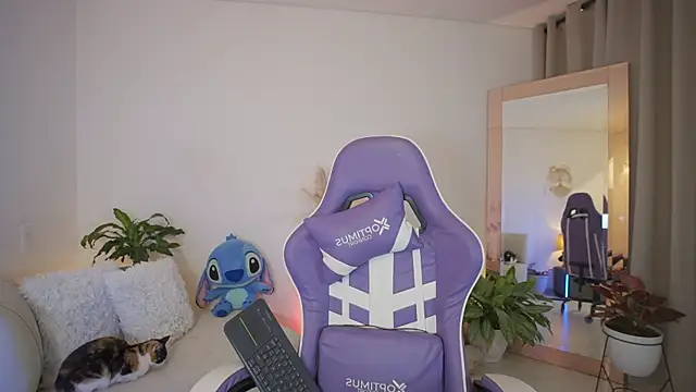 roxie gates  online show from 03/29/26, 02:22