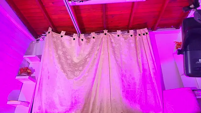 emyli sw  online show from 02/18/25, 03:10