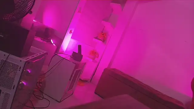 emyli sw  online show from 10/11/25, 03:06