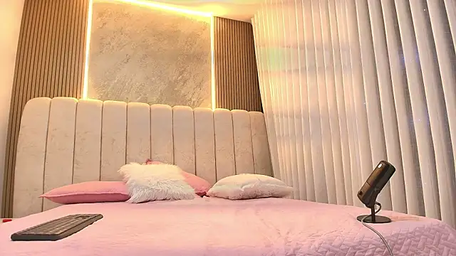 emyli sw  online show from 02/25/26, 03:05