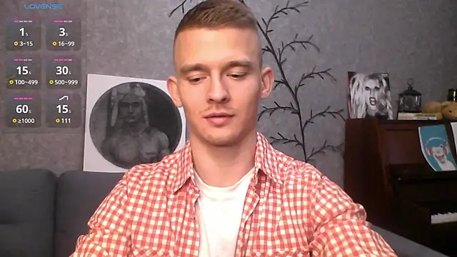 Snapshot of Marvelboy_ chatting on 12/20/24, 12:38 Marvelboy online show from 12/20/24, 12:38