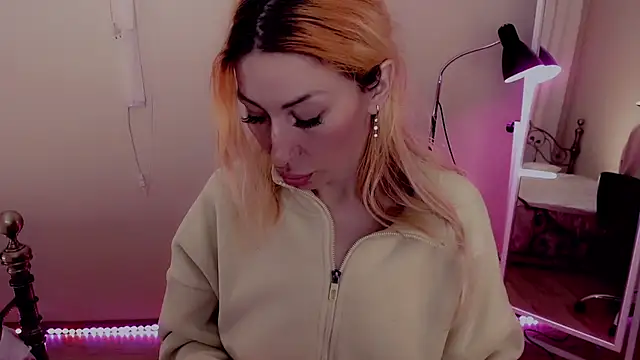 AnnieGOld  online show from 02/27/25, 10:20