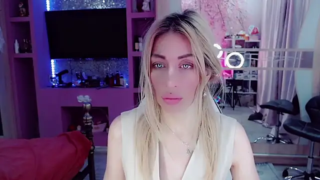 AnnieGOld  online show from 12/15/25, 02:38