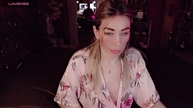 AnnieGOld  online show from 04/12/26, 07:52