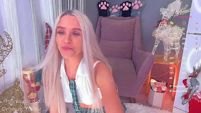 Snapshot of mikkixmeow chatting on 12/14/24, 12:01 mikkixmeow online show from 12/14/24, 12:01