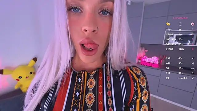 Snapshot of mikkixmeow chatting on 03/17/25, 09:12 mikkixmeow online show from 03/17/25, 09:12