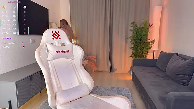 Snapshot of mikkixmeow chatting on 12/05/25, 12:03 mikkixmeow online show from 12/05/25, 12:03