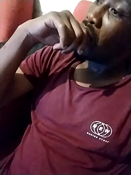 Snapshot of angeloreal chatting on 12/17/25, 05:19 angeloreal online show from 12/17/25, 05:19