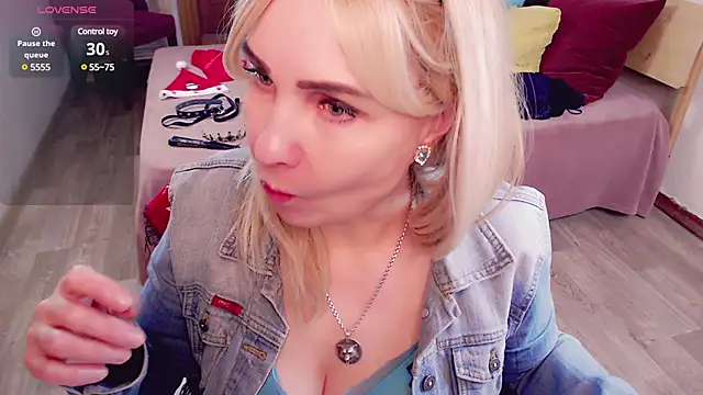  unique cam  online show from 01/06/25, 10:02