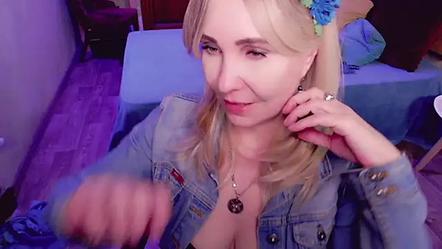 Snapshot of _unique_cam_ chatting on 06/27/26, 12:22 unique cam online show from 06/27/26, 12:22