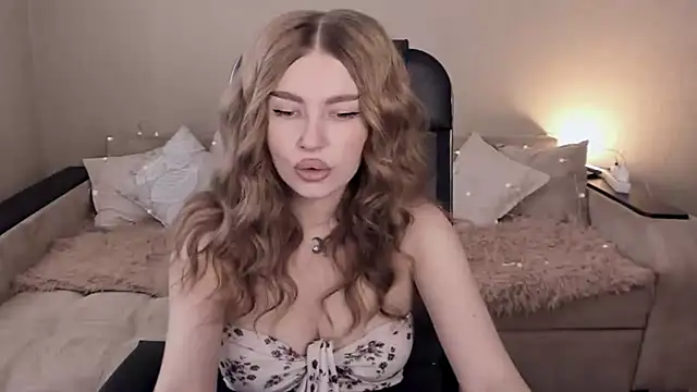 Snapshot of ViolettaLopez chatting on 02/10/25, 11:25 ViolettaLopez online show from 02/10/25, 11:25