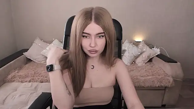 Snapshot of ViolettaLopez chatting on 02/24/25, 10:37 ViolettaLopez online show from 02/24/25, 10:37