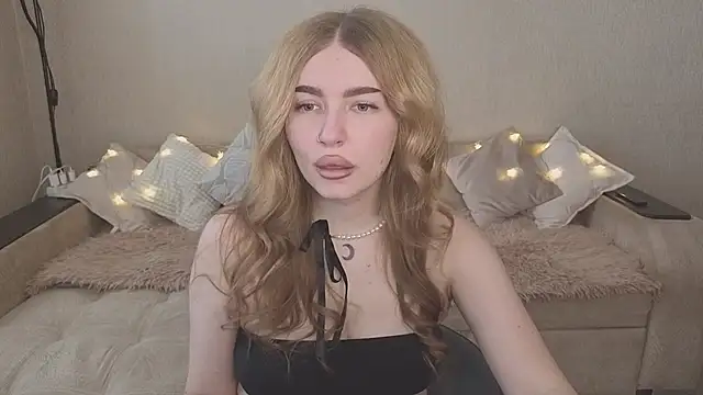 Snapshot of ViolettaLopez chatting on 10/09/25, 11:30 ViolettaLopez online show from 10/09/25, 11:30