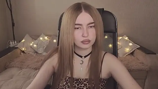 ViolettaLopez online show from 11/23/25, 10:15