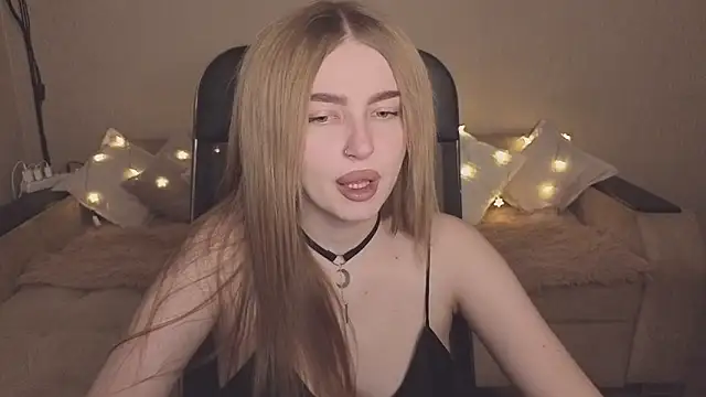 ViolettaLopez online show from 11/28/25, 12:08