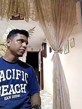 Snapshot of roman_and_jessie chatting on 03/04/25, 04:38 roman and jessie online show from 03/04/25, 04:38