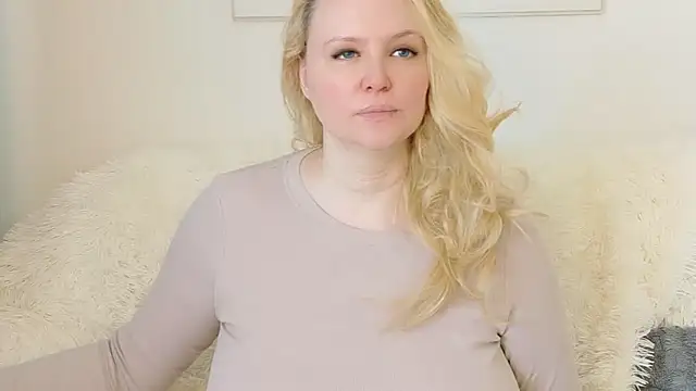 Snapshot of Sarah4you chatting on 04/26/26, 02:37 Sarah4you online show from 04/26/26, 02:37