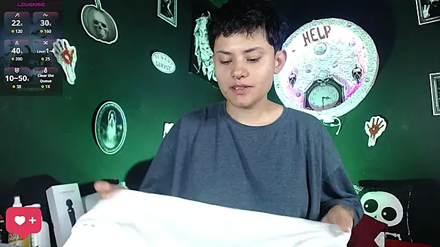 girl intense444 online show from 10/29/25, 12:40