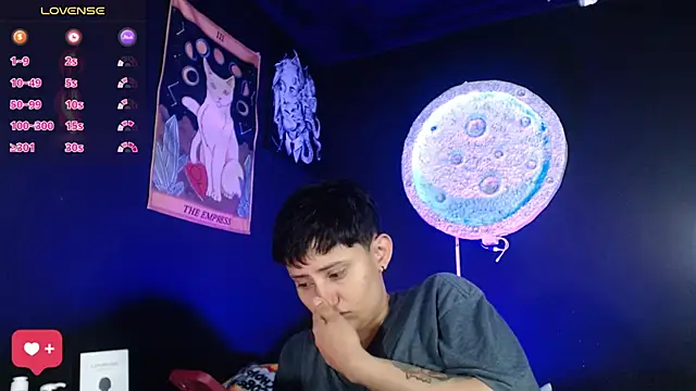 girl intense444 online show from 01/08/26, 01:24