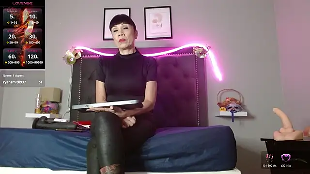 CharlotteLemke online show from 11/25/25, 01:00