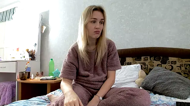 Snapshot of ModelEva chatting on 02/01/25, 10:37 ModelEva online show from 02/01/25, 10:37