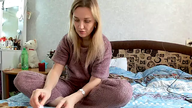 Snapshot of ModelEva chatting on 02/14/25, 09:56 ModelEva online show from 02/14/25, 09:56