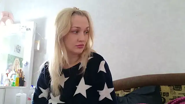 Snapshot of ModelEva chatting on 10/18/25, 08:48 ModelEva online show from 10/18/25, 08:48