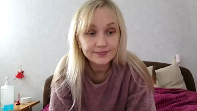 Snapshot of ModelEva chatting on 10/21/25, 09:32 ModelEva online show from 10/21/25, 09:32