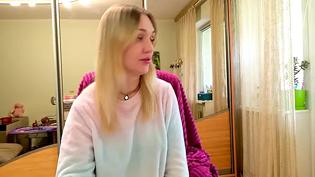 ModelEva online show from 05/01/26, 07:57