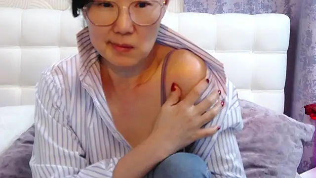 Asian legs online show from 03/11/25, 01:45