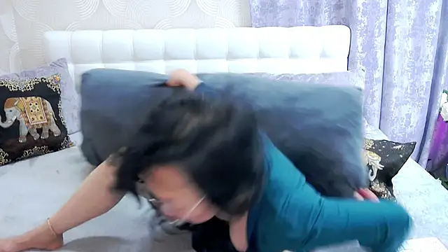 Asian legs online show from 09/16/25, 10:49