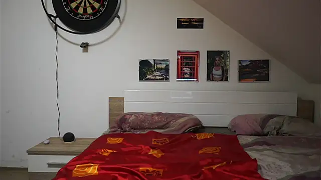 Moistdevil online show from 10/22/25, 04:29