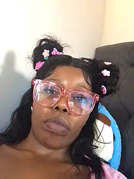 Snapshot of cherryontopy chatting on 12/26/24, 04:47 cherryontopy online show from 12/26/24, 04:47