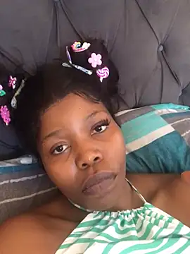 Snapshot of cherryontopy chatting on 12/29/24, 01:17 cherryontopy online show from 12/29/24, 01:17