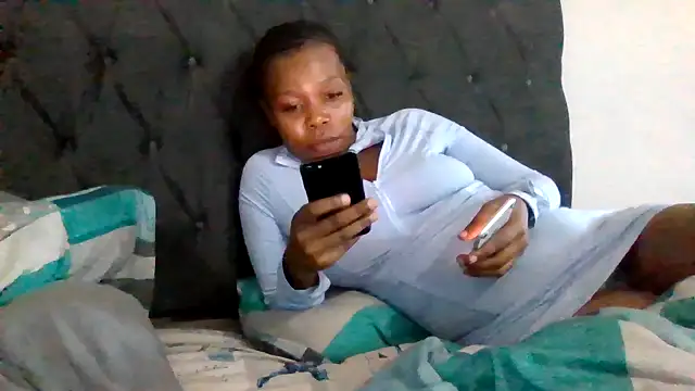 Snapshot of cherryontopy chatting on 03/12/25, 04:46 cherryontopy online show from 03/12/25, 04:46