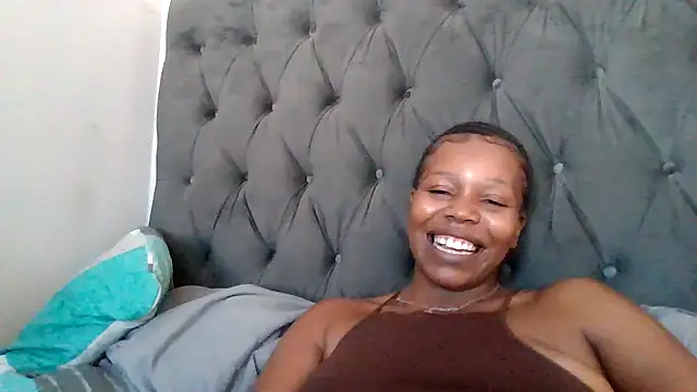 Snapshot of cherryontopy chatting on 03/18/25, 01:42 cherryontopy online show from 03/18/25, 01:42