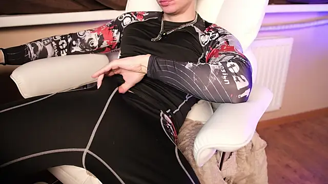 Snapshot of LuckyForesk1n chatting on 12/20/25, 10:17 LuckyForesk1n online show from 12/20/25, 10:17