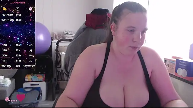 Snapshot of AureliaWinter chatting on 06/17/26, 03:02 AureliaWinter online show from 06/17/26, 03:02