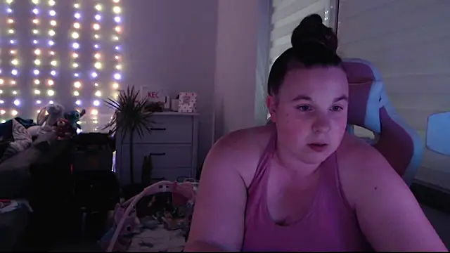 Snapshot of AureliaWinter chatting on 08/04/26, 11:35 AureliaWinter online show from 08/04/26, 11:35