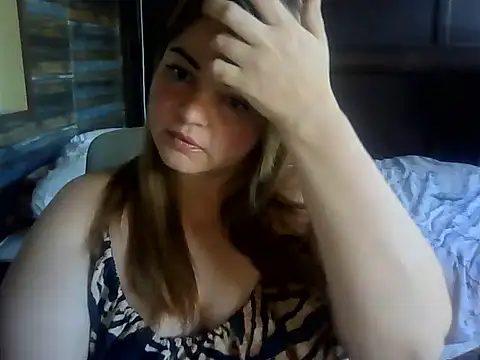 Snapshot of cute__cherry chatting on 07/04/26, 02:12 cute cherry online show from 07/04/26, 02:12
