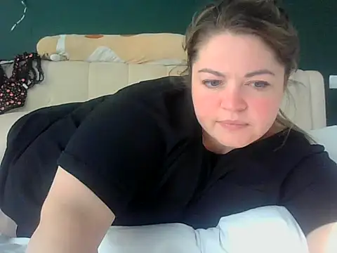 Snapshot of cute__cherry chatting on 07/28/26, 03:21 cute cherry online show from 07/28/26, 03:21