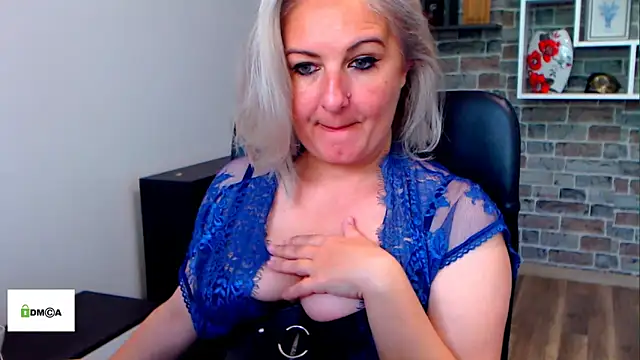 Snapshot of angel_devil_milf chatting on 05/31/26, 11:39 angel devil milf online show from 05/31/26, 11:39