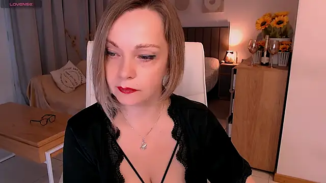 Snapshot of Tilly_Eliot chatting on 07/22/26, 08:22 Tilly Eliot online show from 07/22/26, 08:22